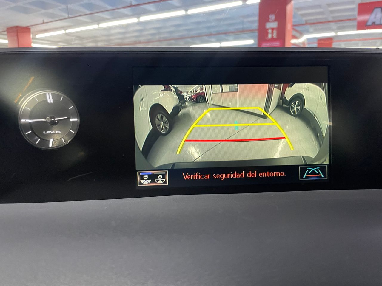 Foto Lexus UX 13