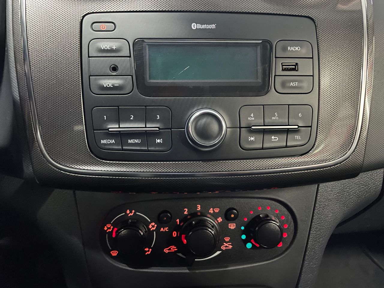 Foto Dacia Sandero 13
