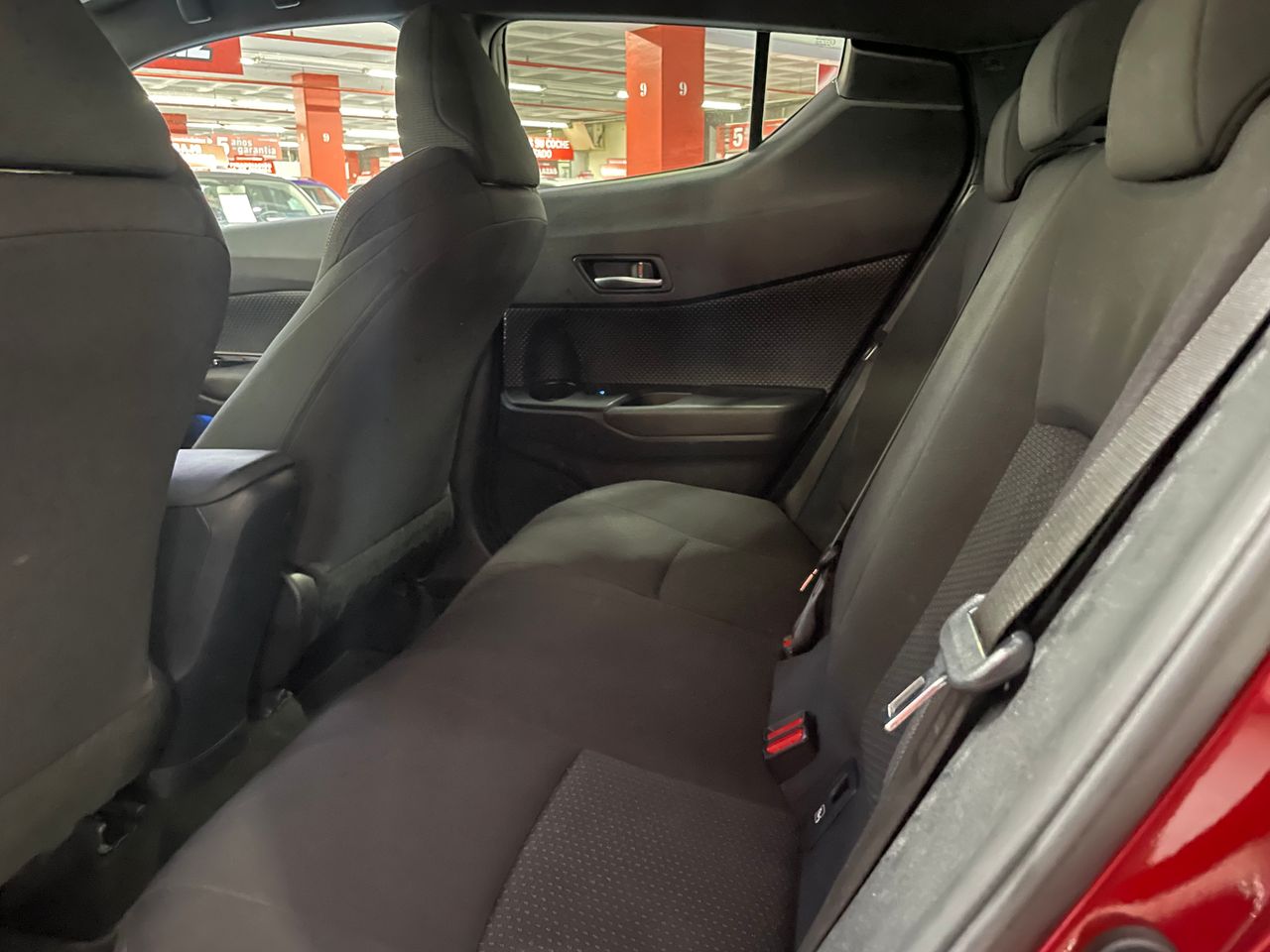 Foto Toyota C-HR 9