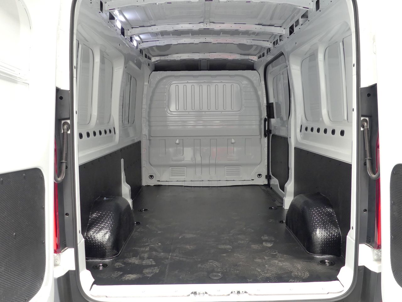 Foto Maxus e Deliver 9 8
