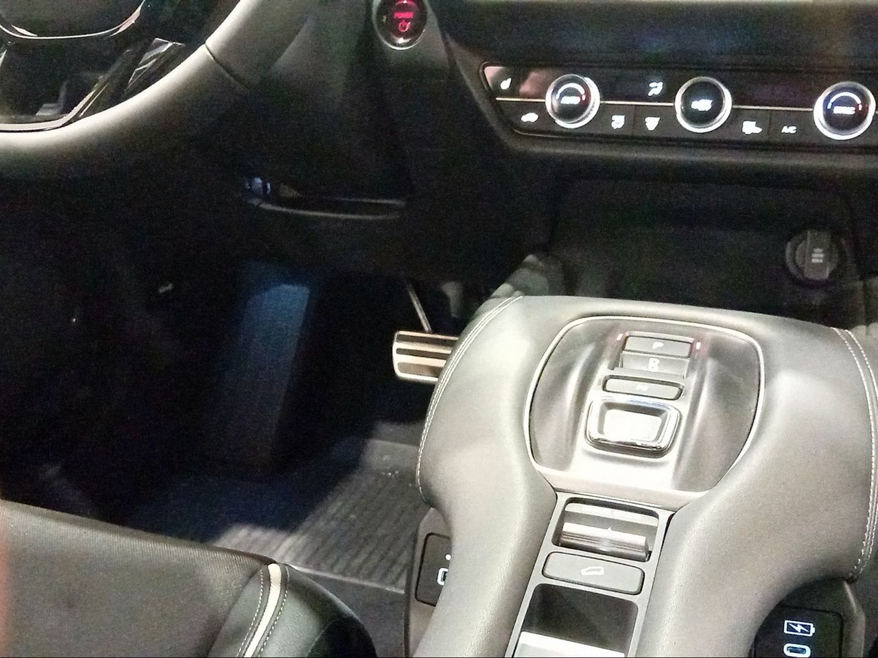 Foto Honda ZR-V 15