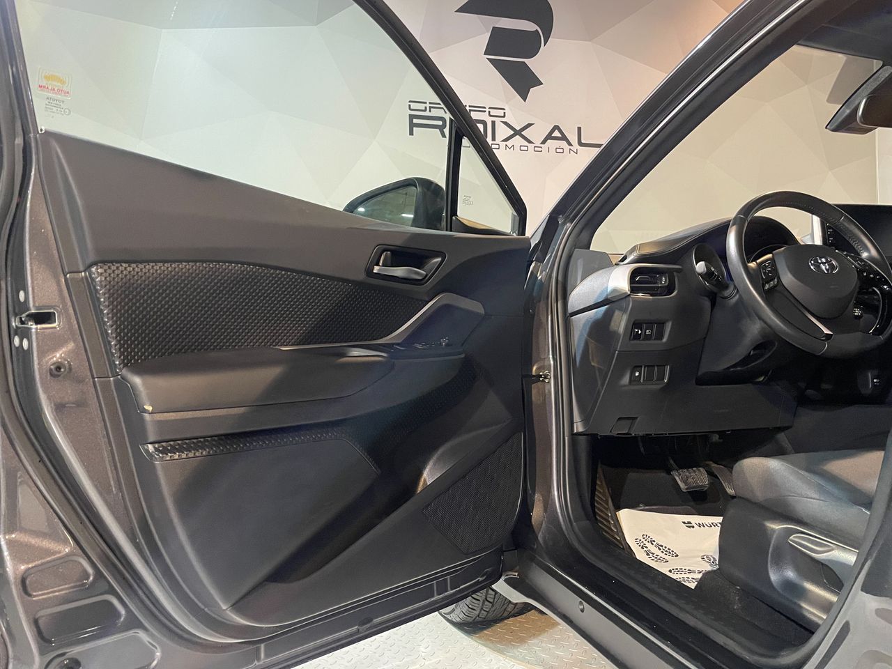 Foto Toyota C-HR 14