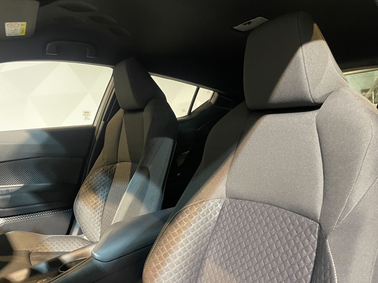 Foto Toyota C-HR 16