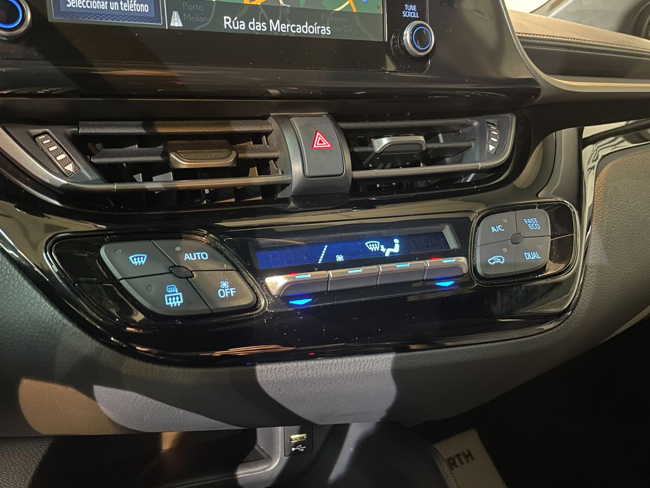 Foto Toyota C-HR 29