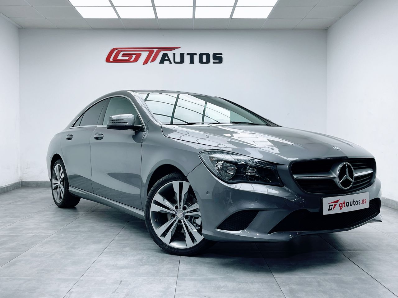 Foto Mercedes-Benz Clase CLA 4
