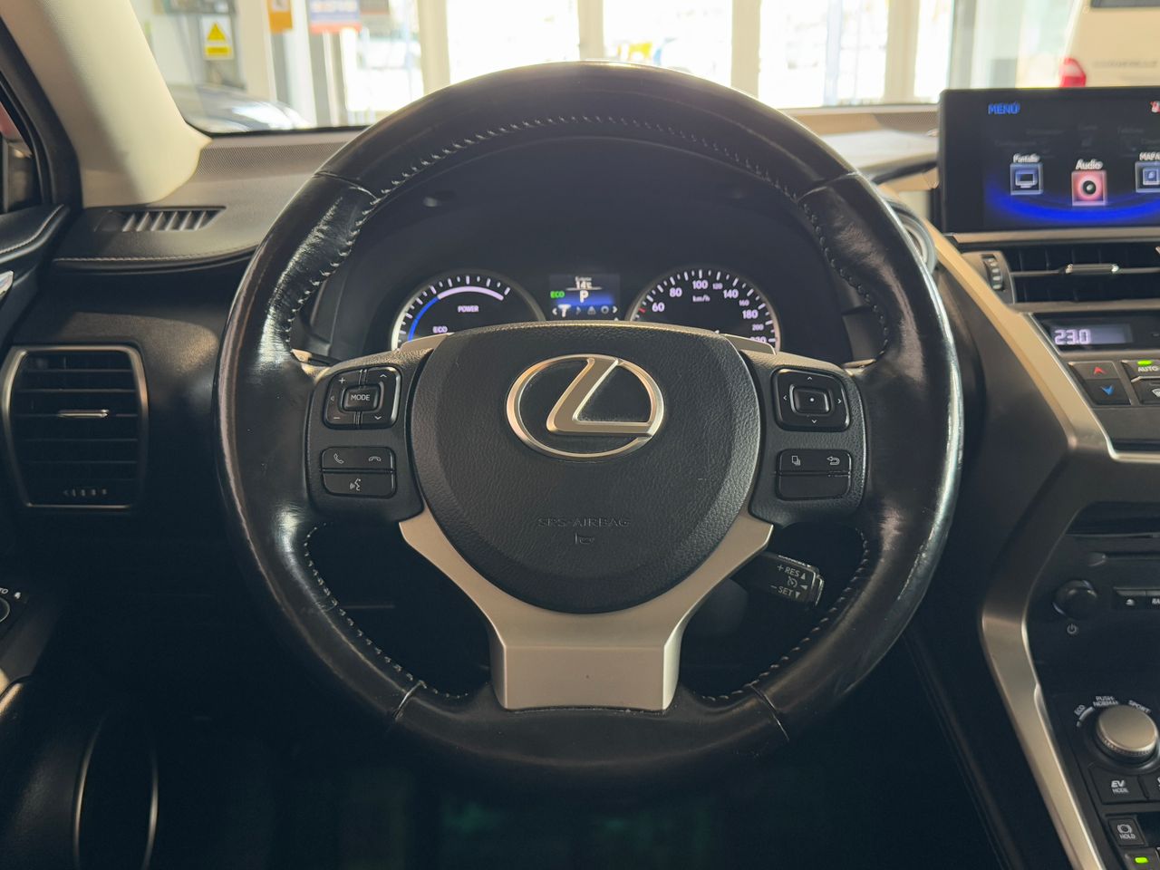 Foto Lexus NX 10