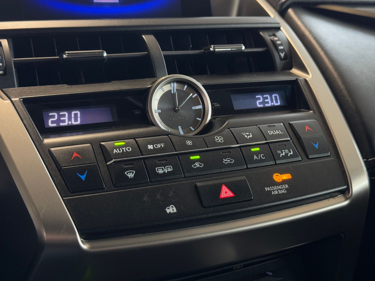 Foto Lexus NX 24