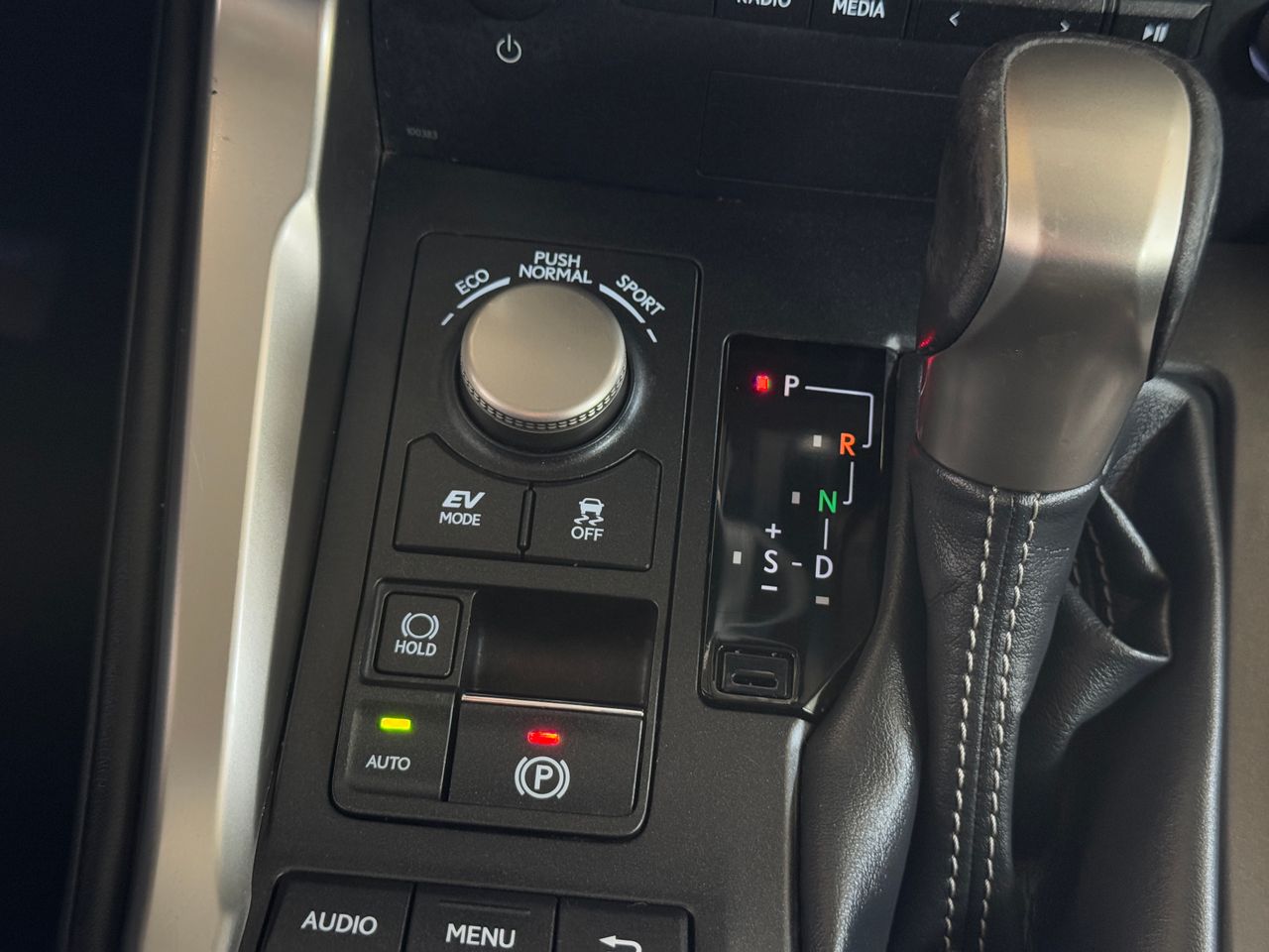 Foto Lexus NX 26
