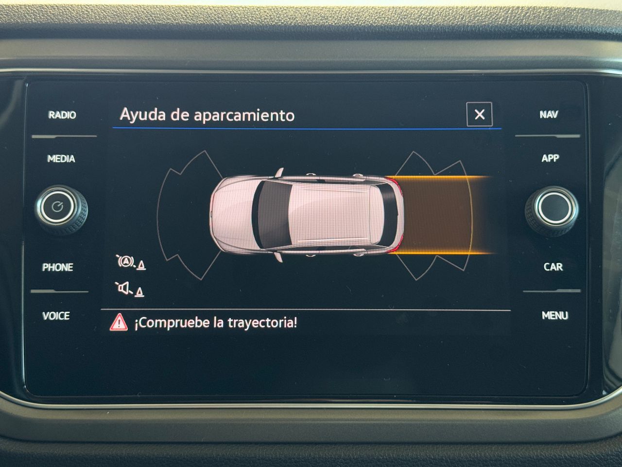 Foto Volkswagen T-Roc 24