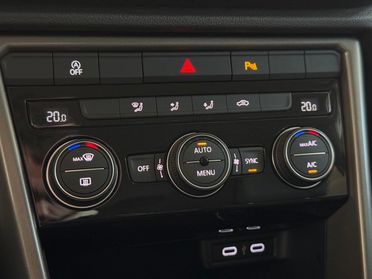 Foto Volkswagen T-Roc 25