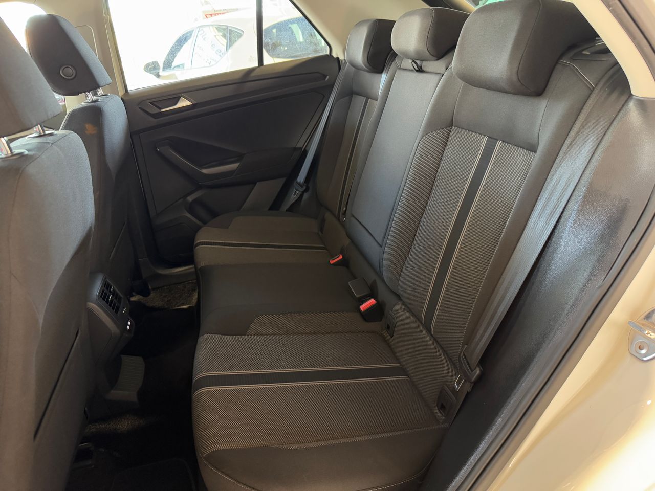 Foto Volkswagen T-Roc 28