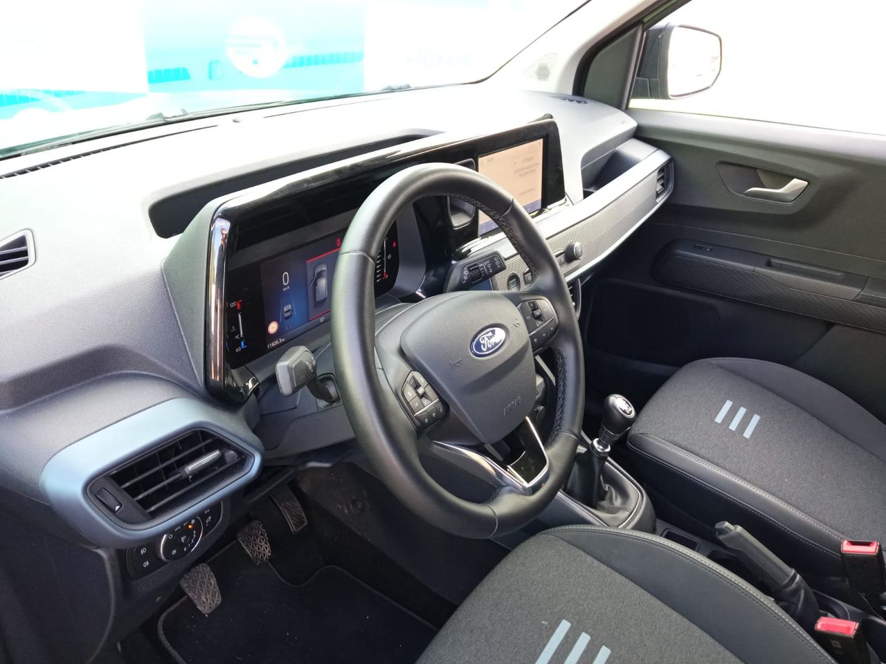 Foto Ford Tourneo Courier 7