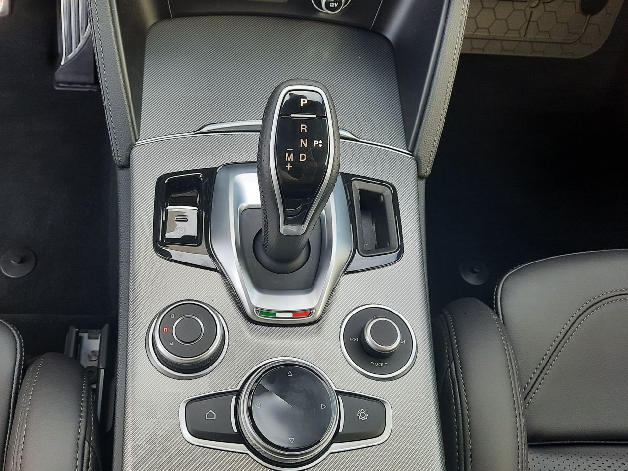 Foto Alfa Romeo Stelvio 15