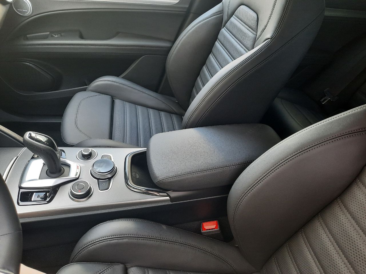 Foto Alfa Romeo Stelvio 33