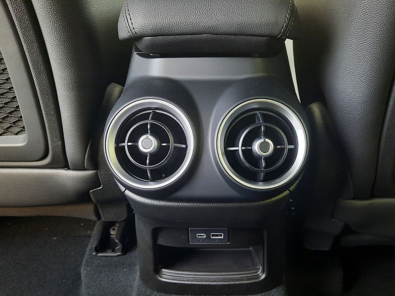 Foto Alfa Romeo Stelvio 36