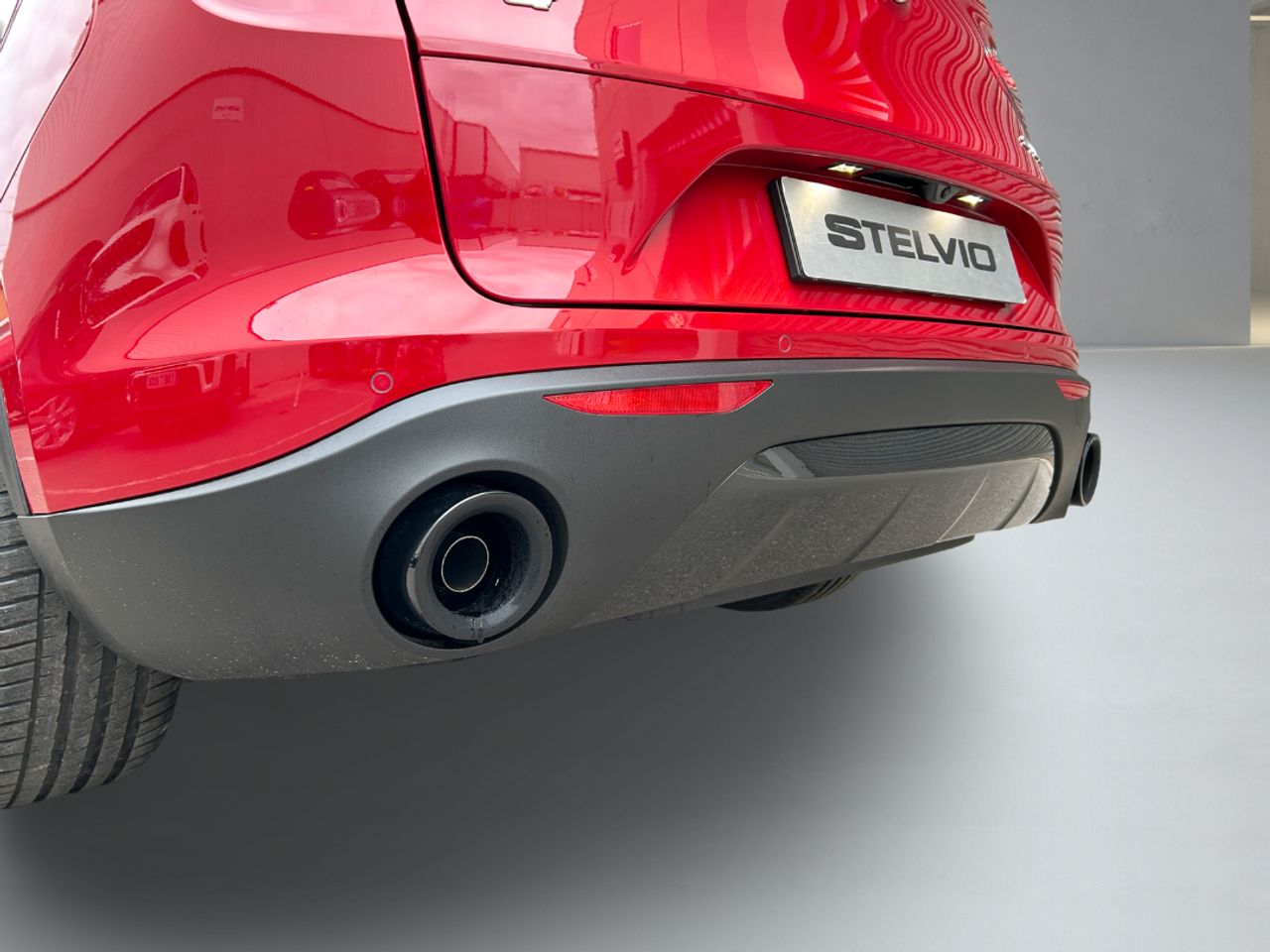 Foto Alfa Romeo Stelvio 35