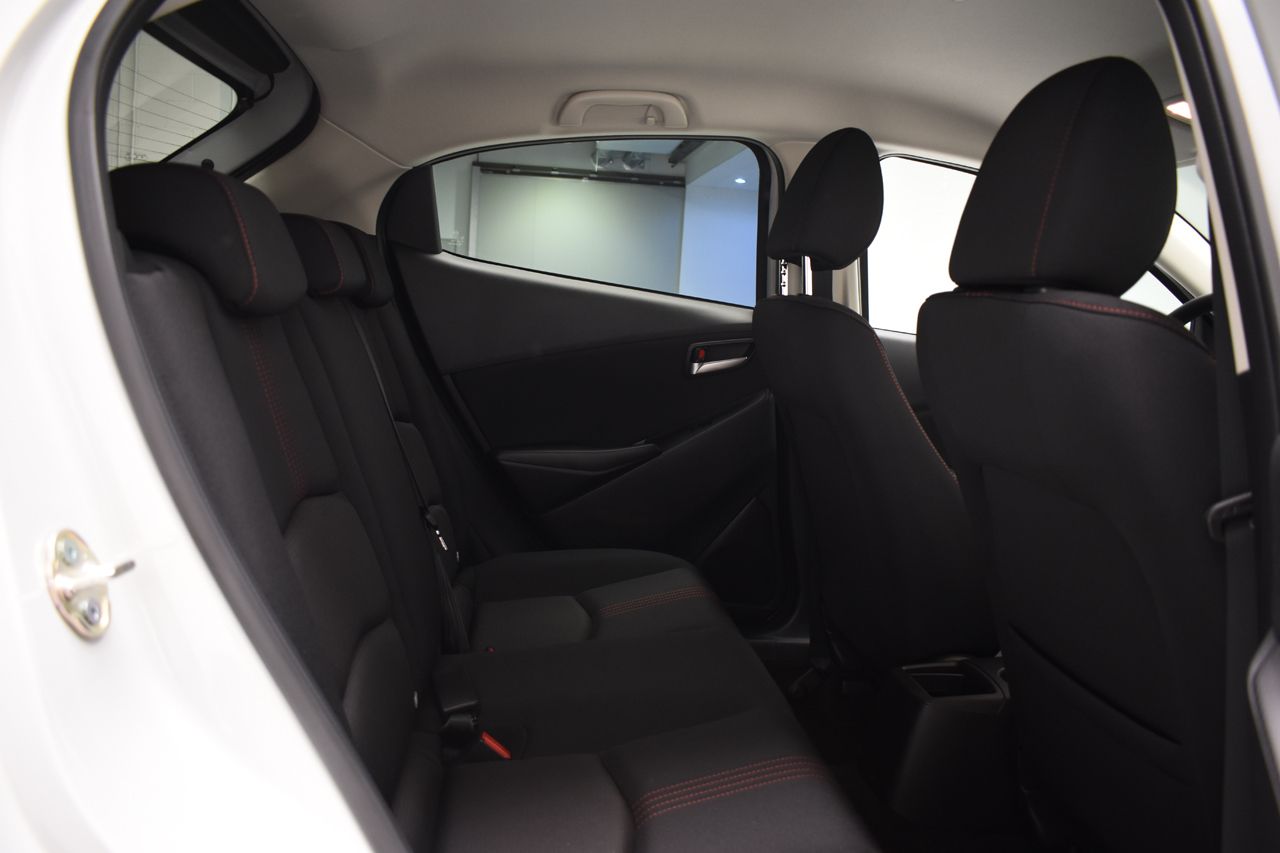 Foto Mazda Mazda2 17