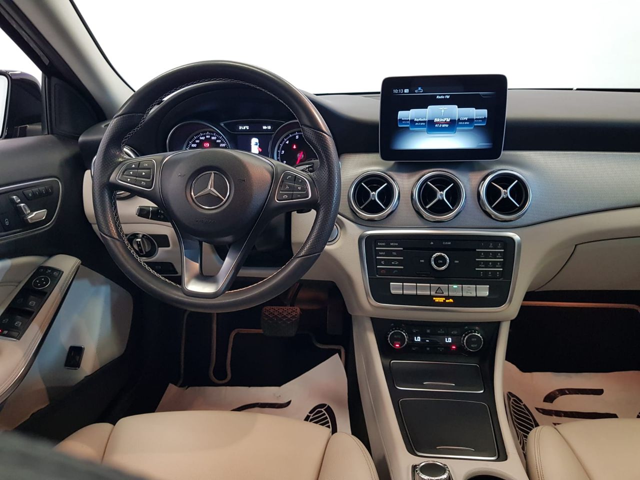 Foto Mercedes-Benz Clase GLA 29
