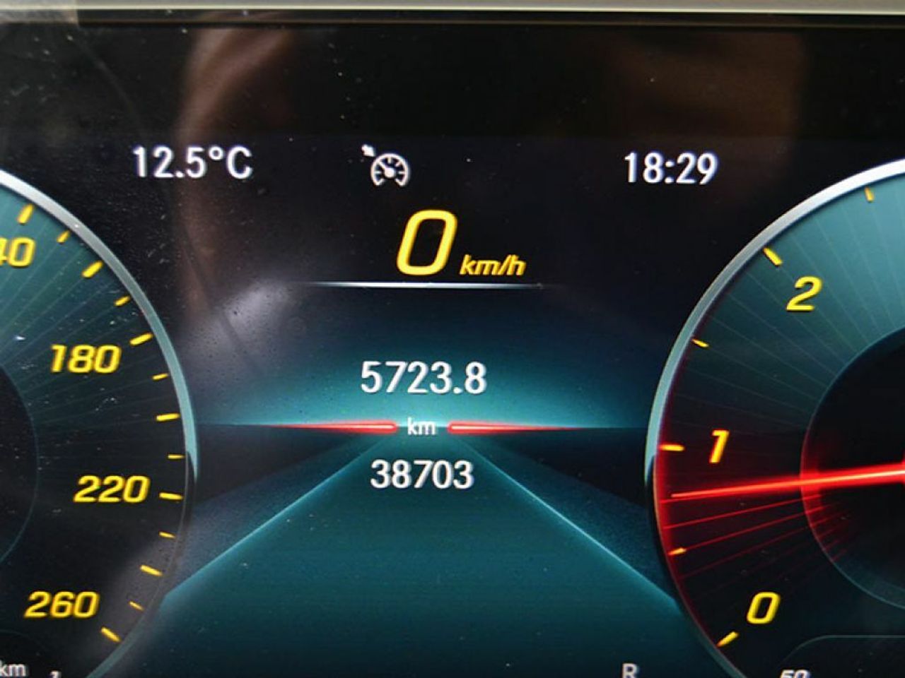 Foto Mercedes-Benz Clase GLB 26