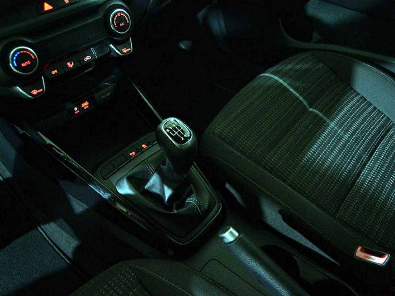 Foto Kia Stonic 28