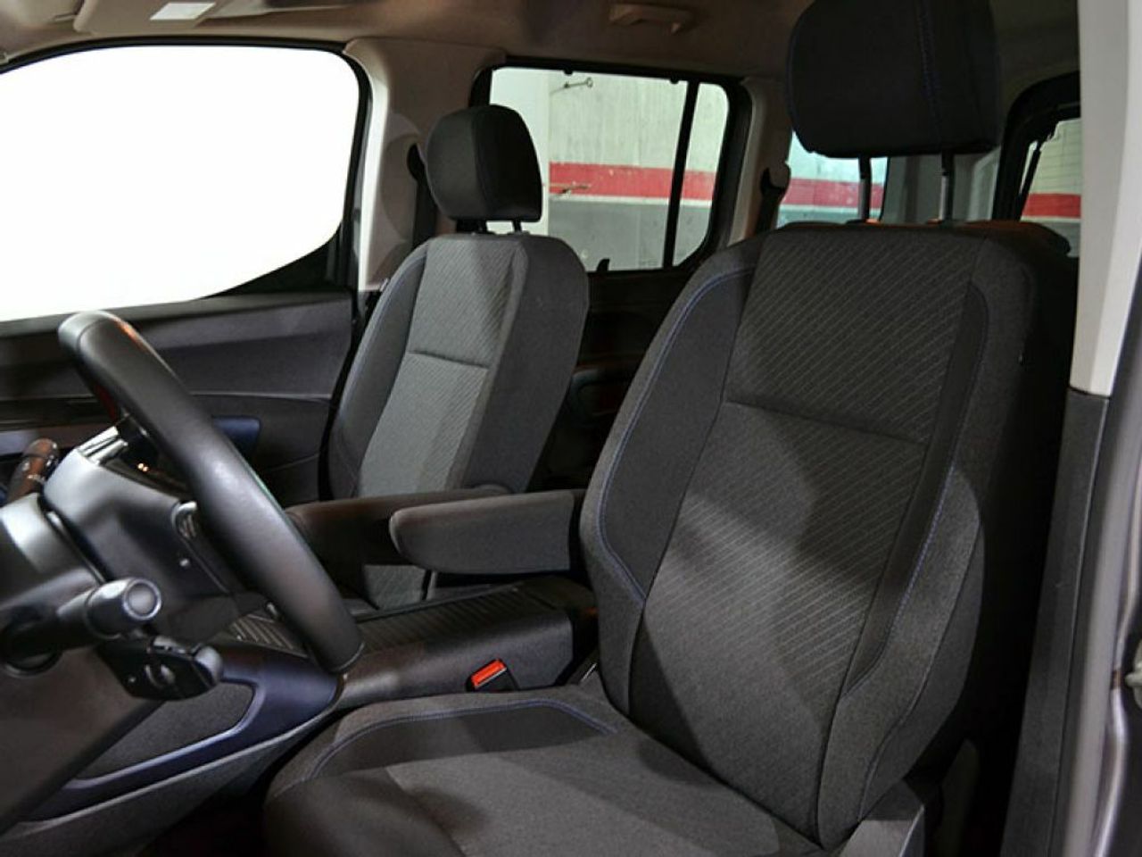 Foto Peugeot Rifter 13