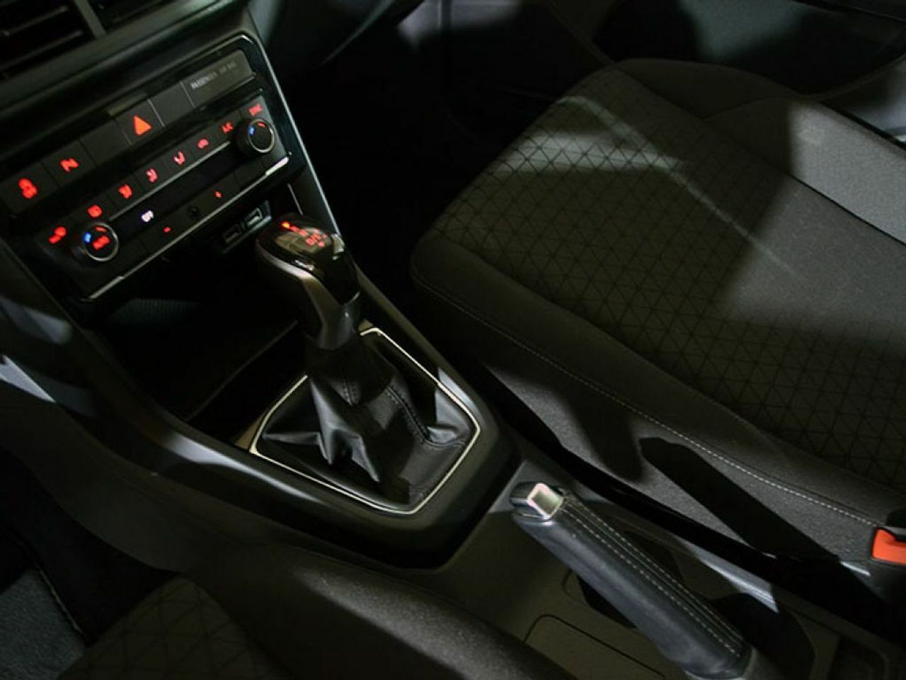 Foto Volkswagen T-Cross 27