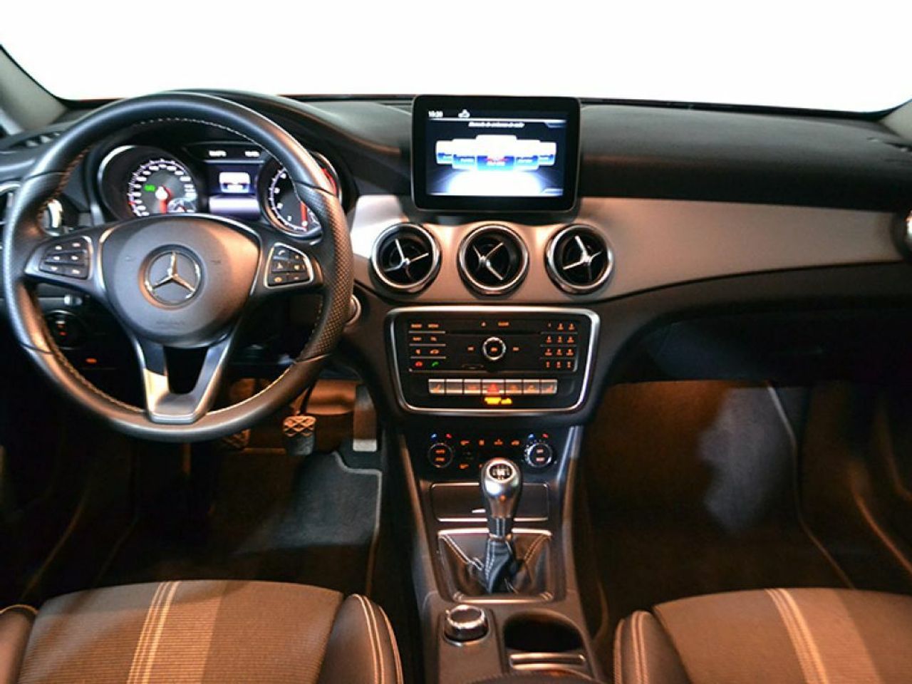 Foto Mercedes-Benz Clase GLA 14
