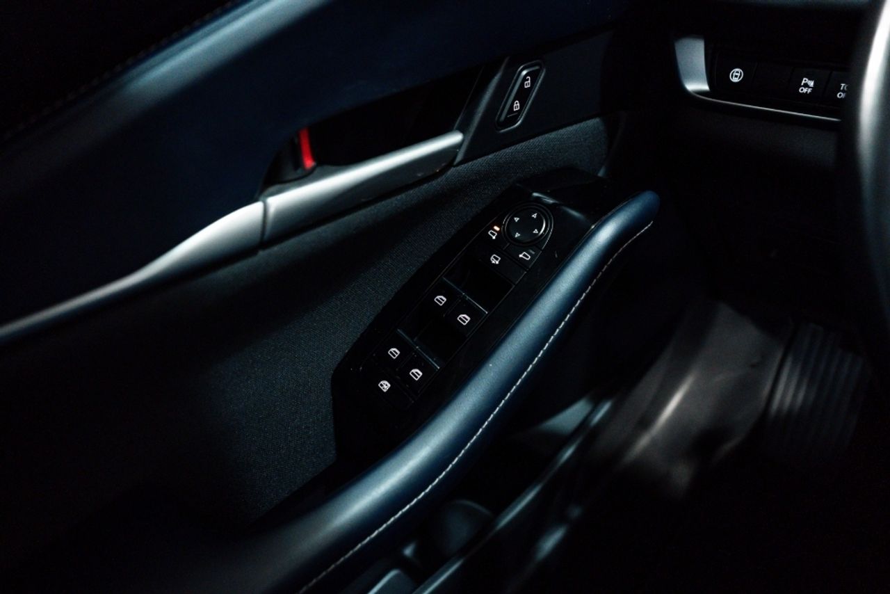 Foto Mazda CX-30 12