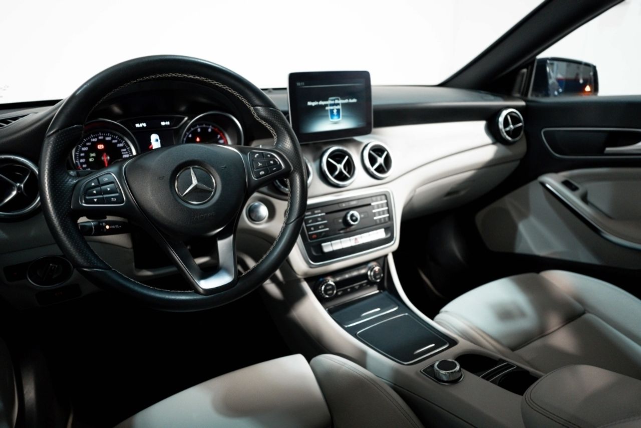 Foto Mercedes-Benz Clase CLA 22