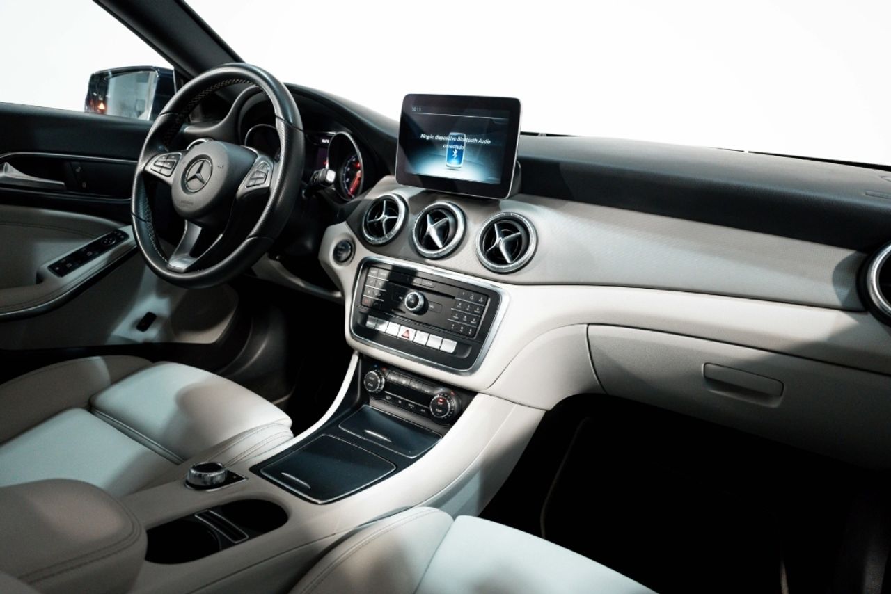 Foto Mercedes-Benz Clase CLA 23