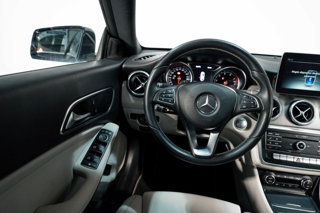 Foto Mercedes-Benz Clase CLA 24