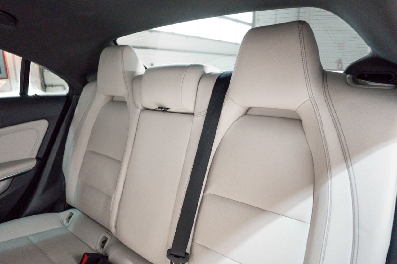 Foto Mercedes-Benz Clase CLA 28