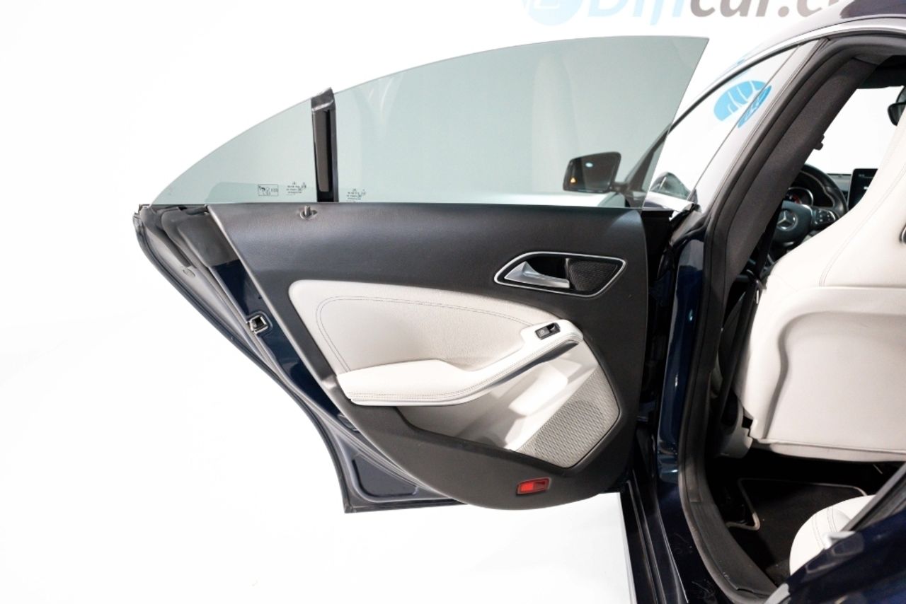 Foto Mercedes-Benz Clase CLA 29