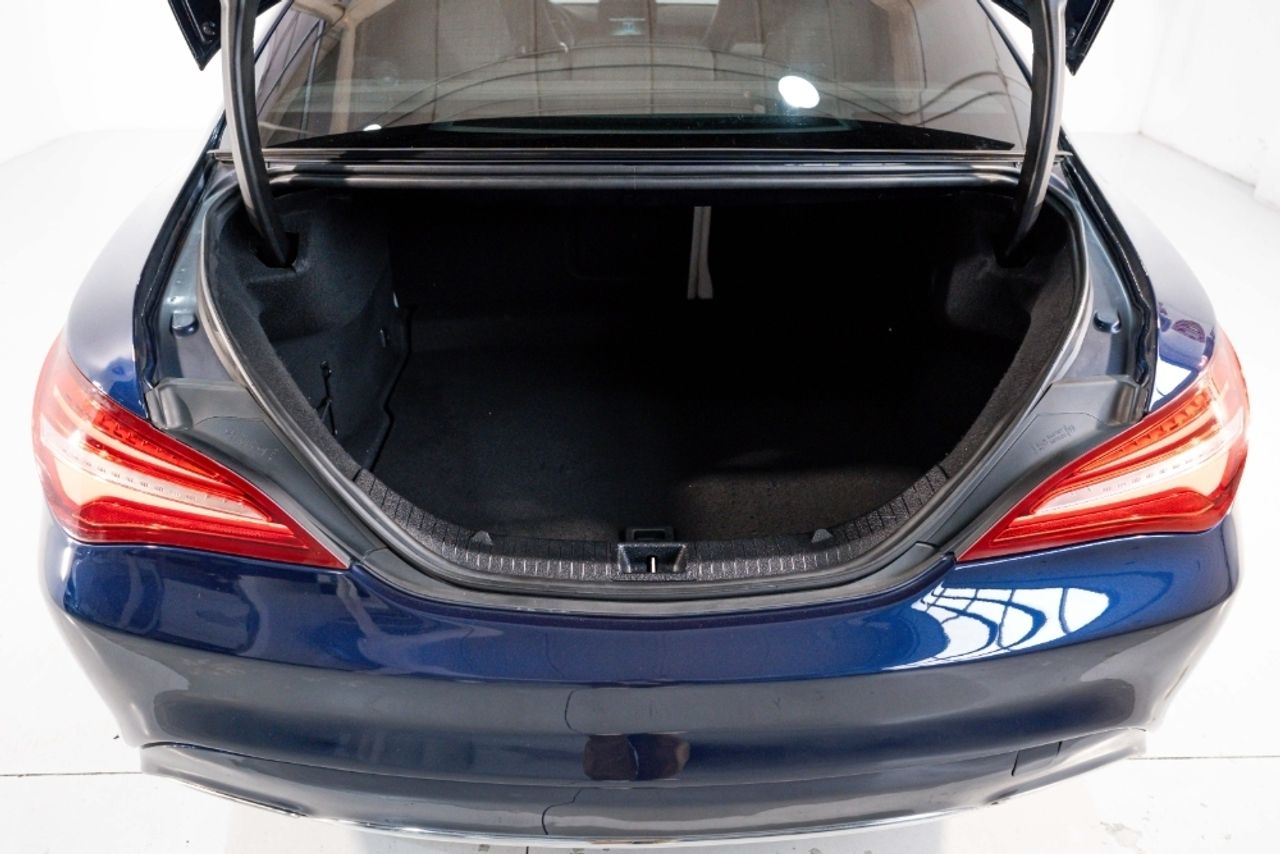 Foto Mercedes-Benz Clase CLA 30
