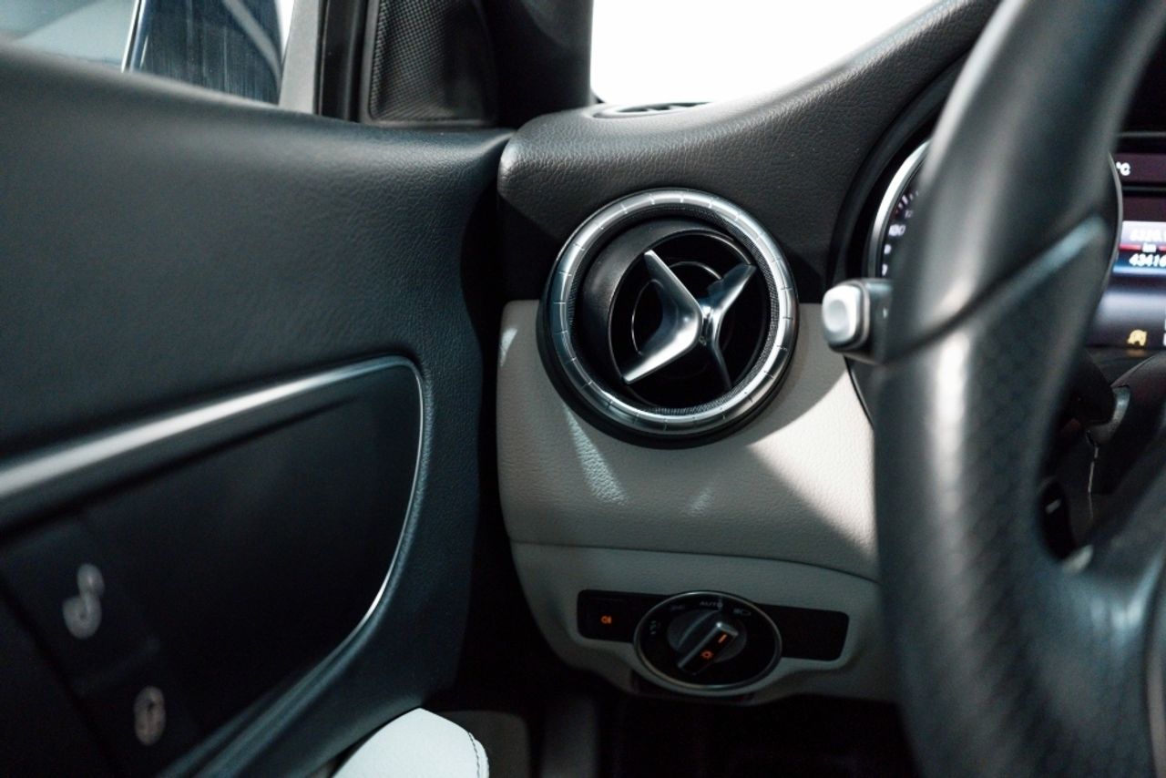 Foto Mercedes-Benz Clase CLA 11