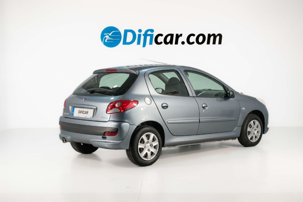 Foto Peugeot 206 + 6