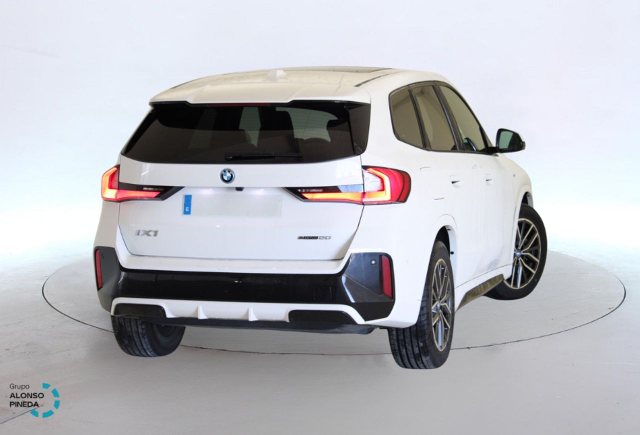 Foto BMW iX1 2