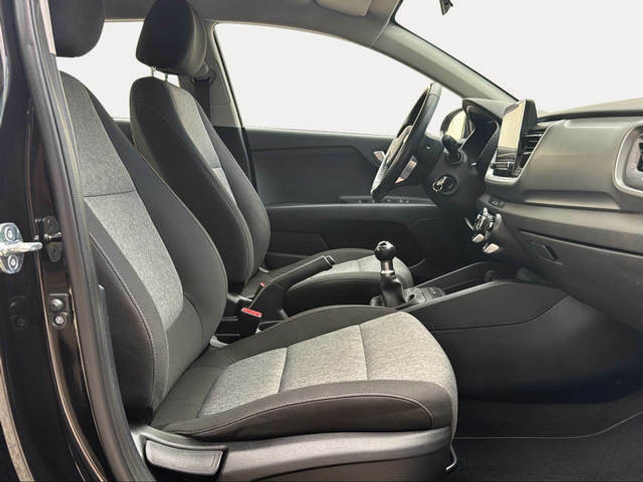 Foto Kia Stonic 12