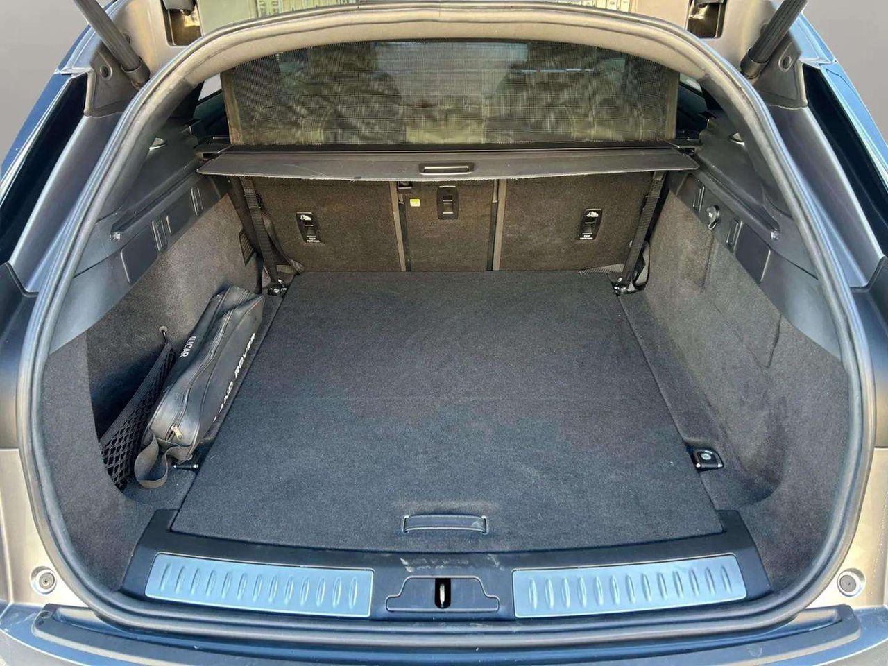 Foto Land-Rover Range Rover Velar 29