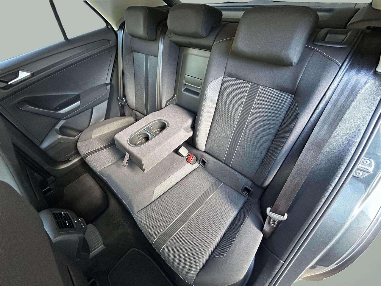 Foto Volkswagen T-Roc 15