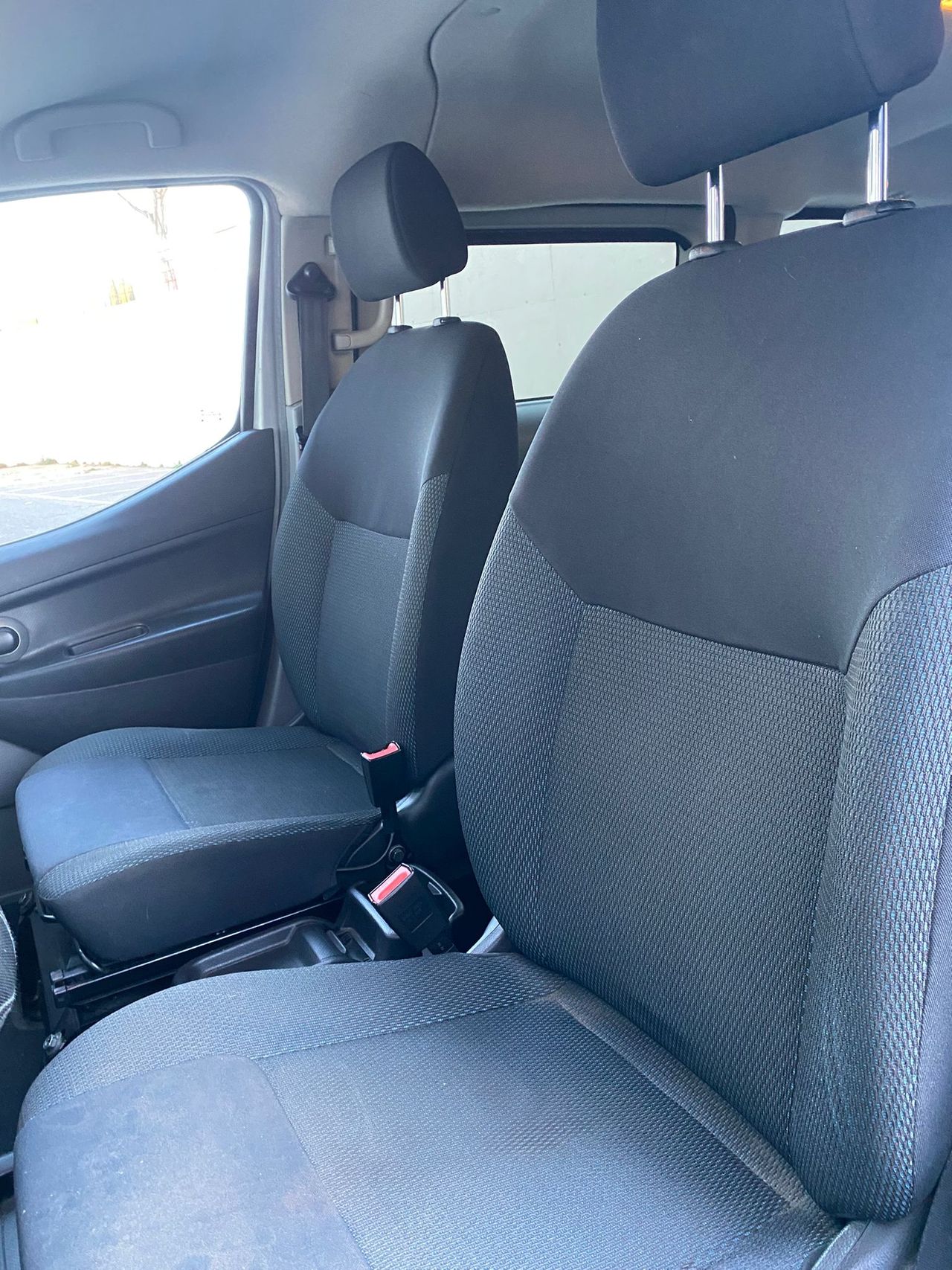 Foto Nissan NV250 13