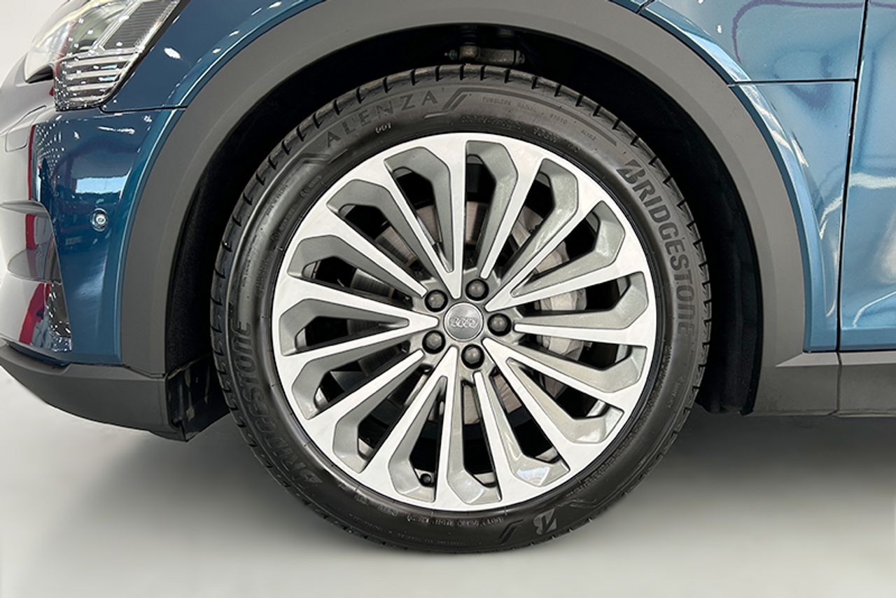 Foto Audi E-tron 10