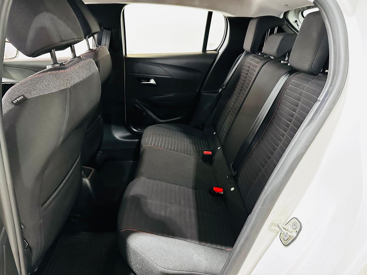 Foto Peugeot 208 24