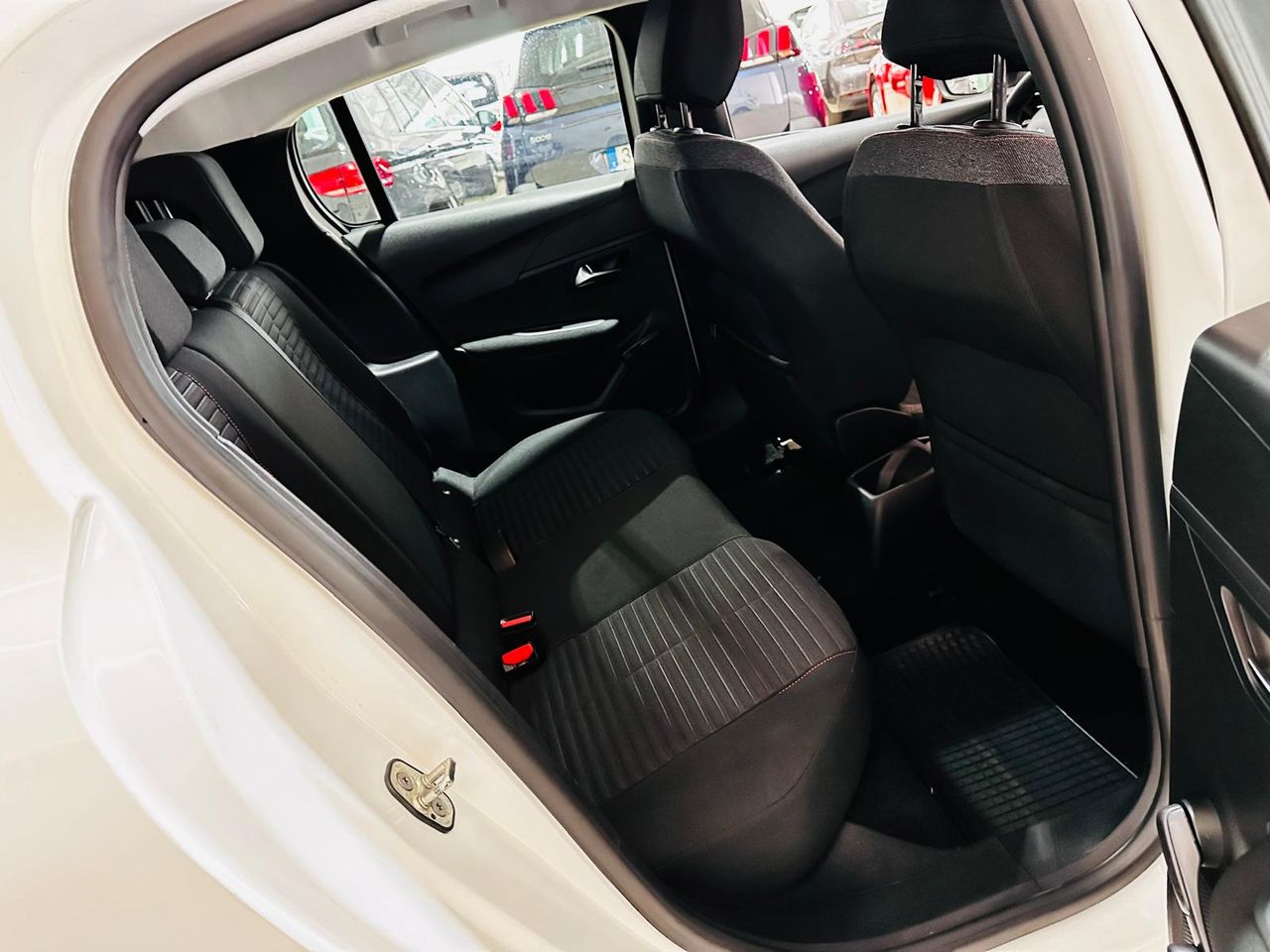 Foto Peugeot 208 27