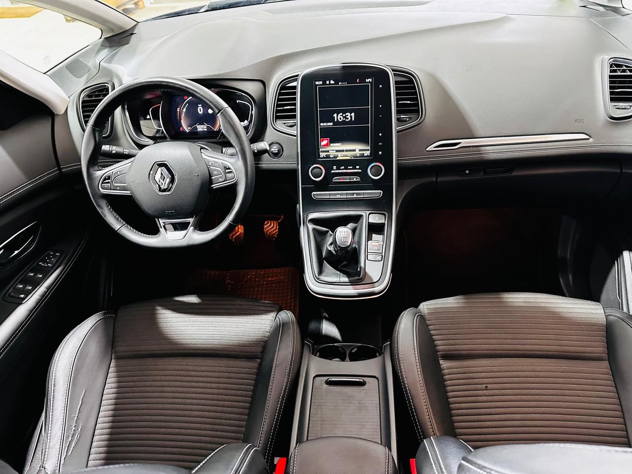 Foto Renault Scénic 17