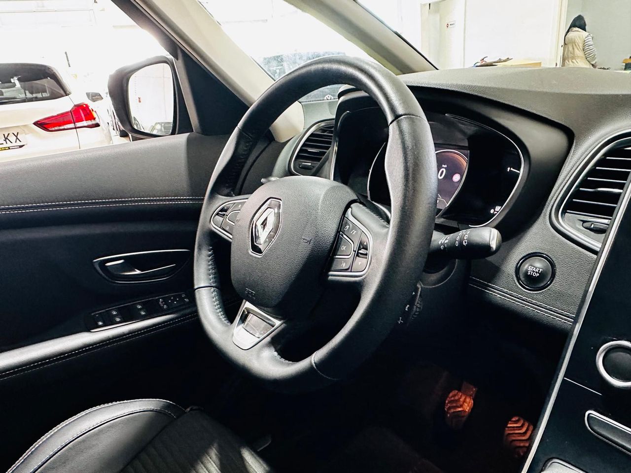 Foto Renault Scénic 24