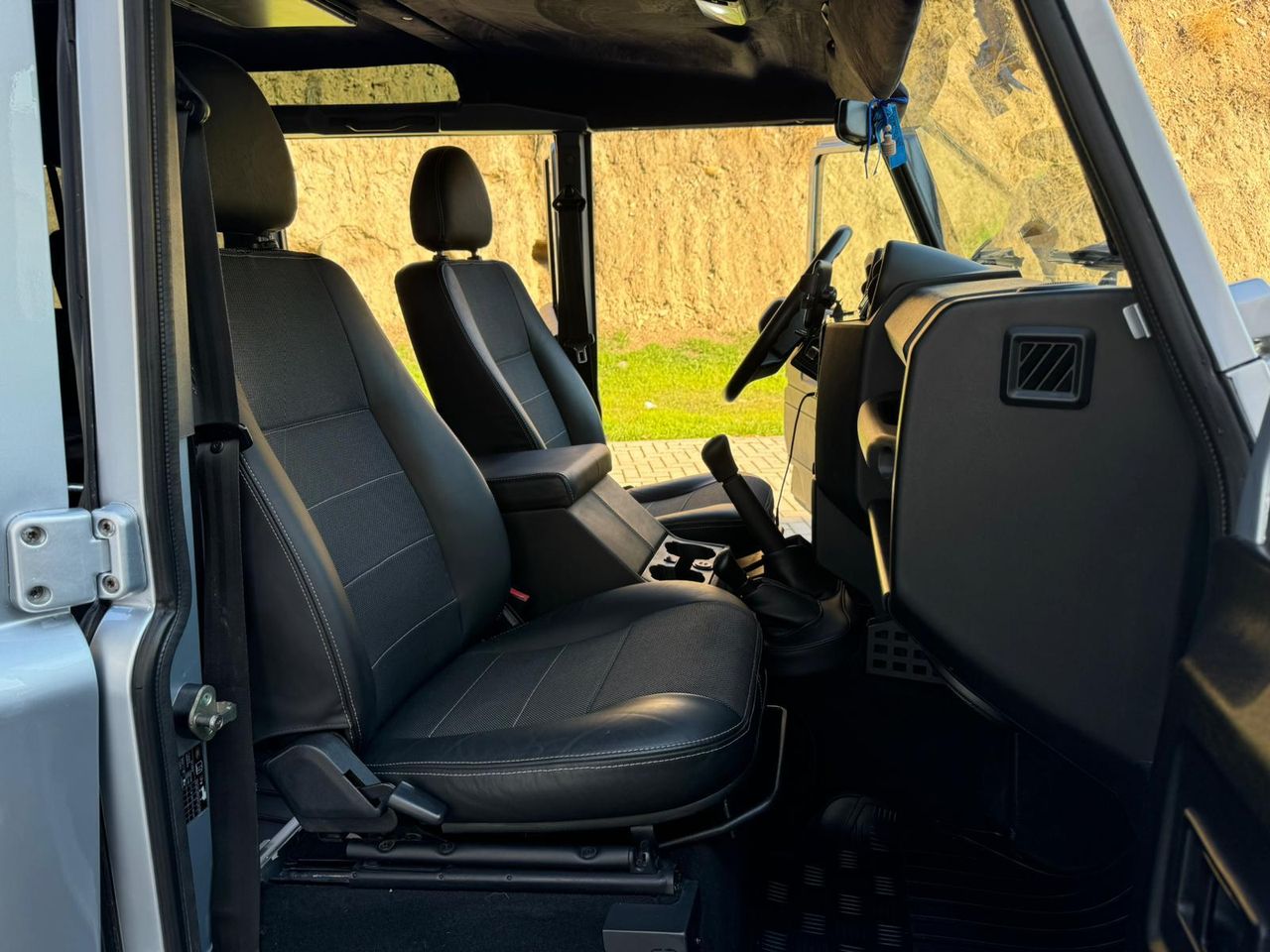 Foto Land-Rover Defender 2