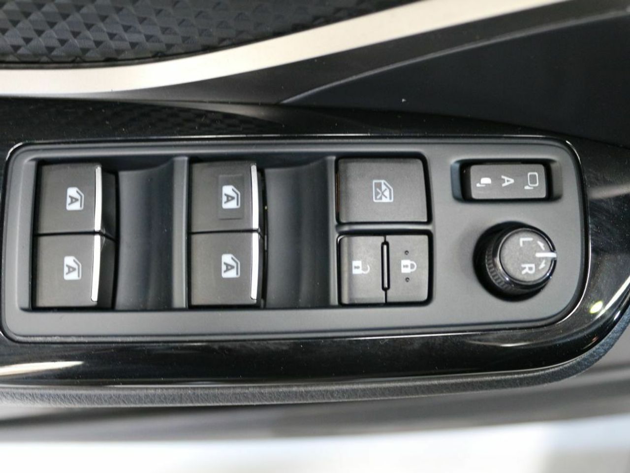 Foto Toyota C-HR 10