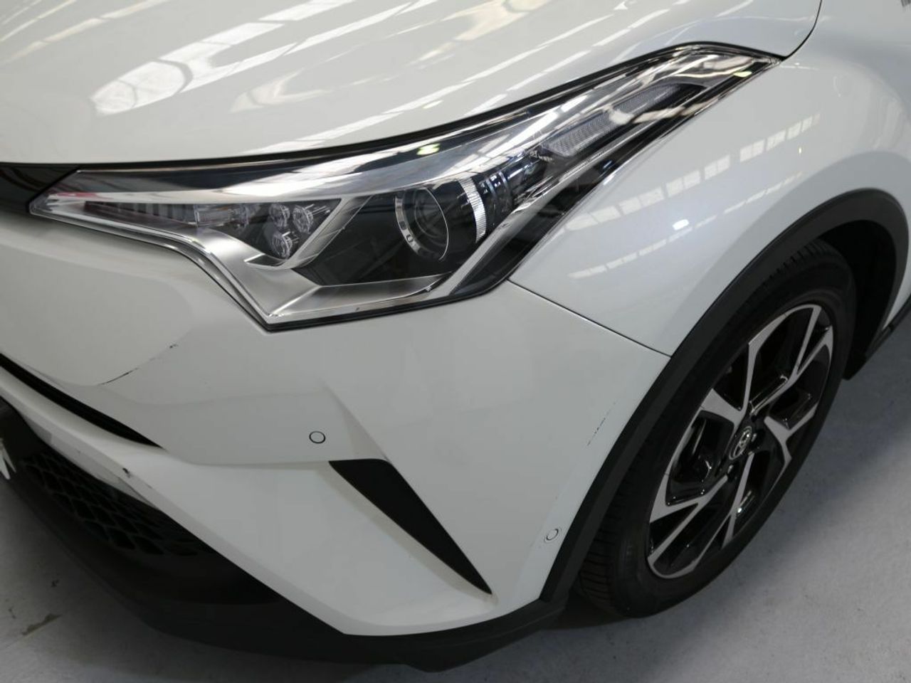 Foto Toyota C-HR 31