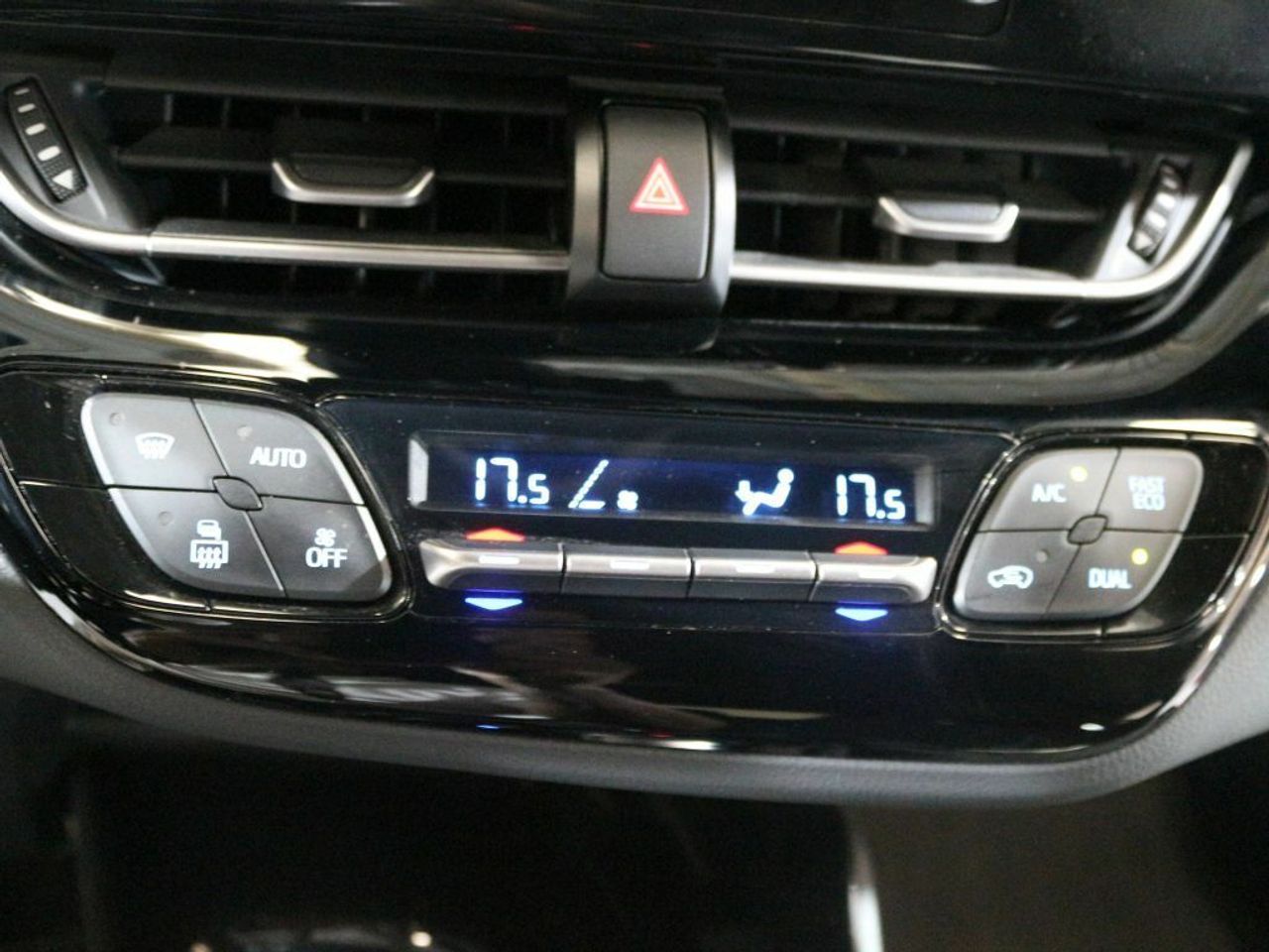 Foto Toyota C-HR 24